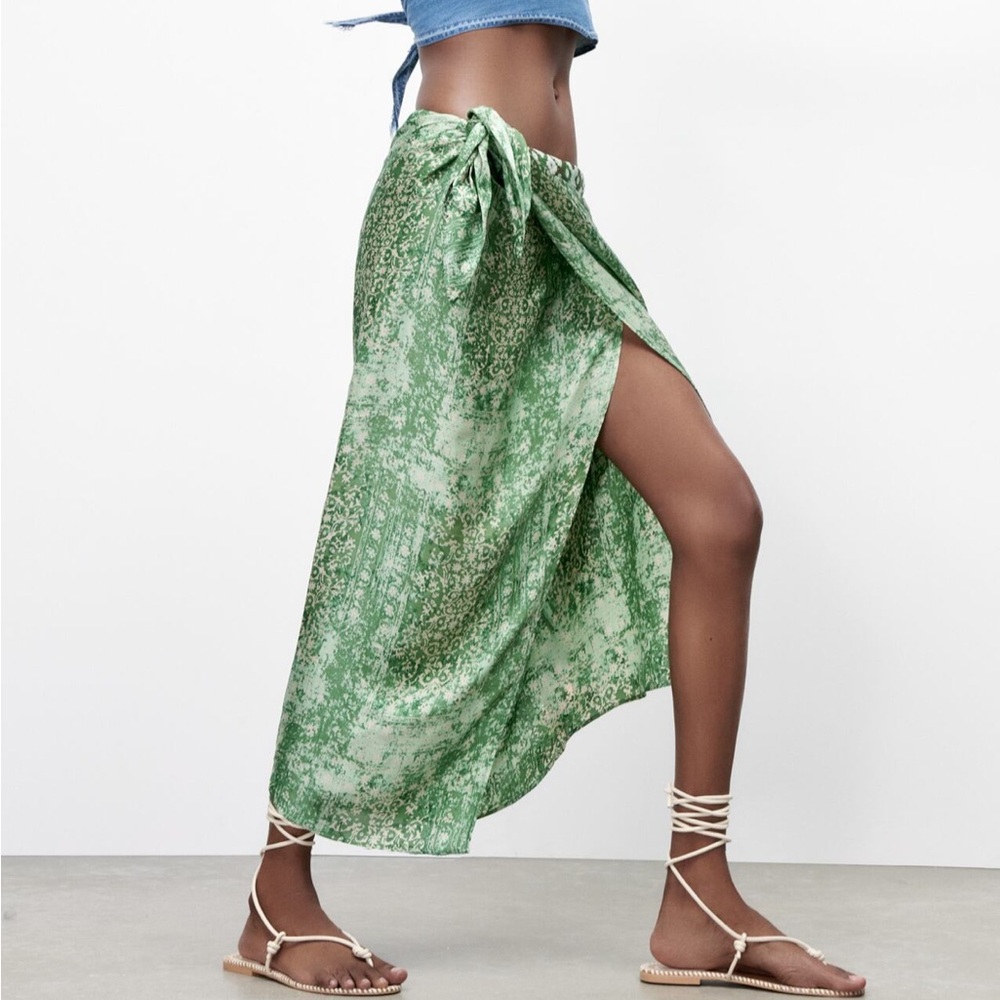 NWT✨- ZARA - Beaded Print Skirt - M